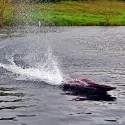 Fast electric boat in action at Rawdon Model Boat Club
