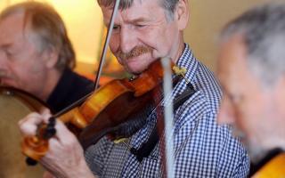Dave Farrar plays violin at the White Swan